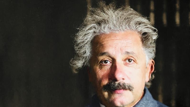 A dieta vegetariana de Albert Einstein antes da morte: físico alemão baniu a carne e gordura devido a problema estomacal, e comia cogumelos 3x ao dia.