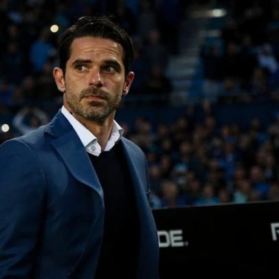 Treinador sofre infarto durante coletiva após o jogo