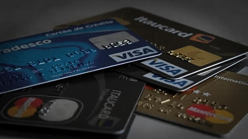 Modalidade de crédito rotativo representa 2,7% do total das dívidas das pessoas, segundo dados do BC