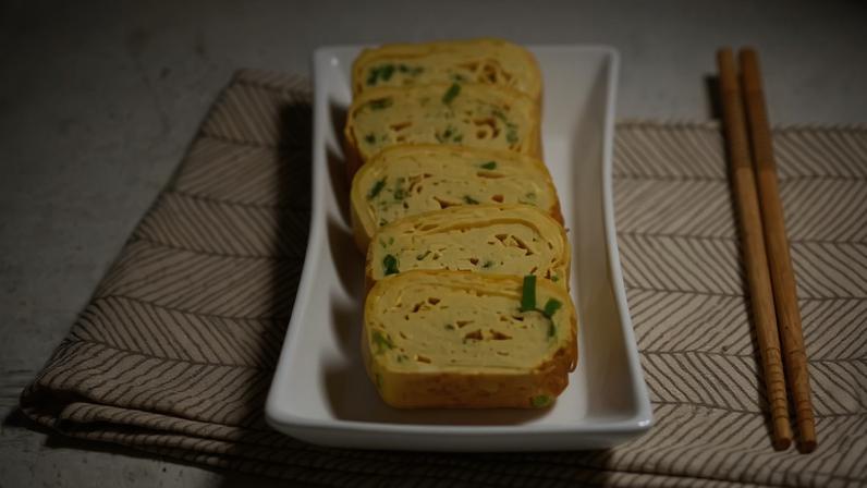 Omelete japonesa saudável e proteica para o café da manhã