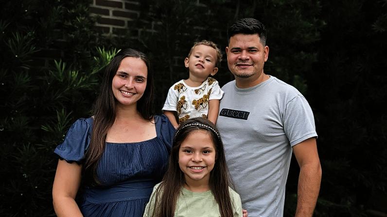 Mãe de três filhos enfrenta batalha por cirurgia de trombose em Horizontina