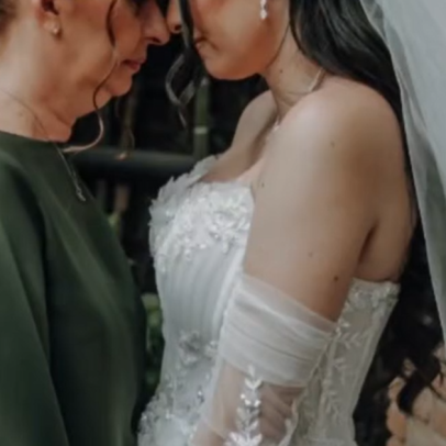Ela perdeu a mãe no dia do casamento e criou vaquinha para ressignificar a data