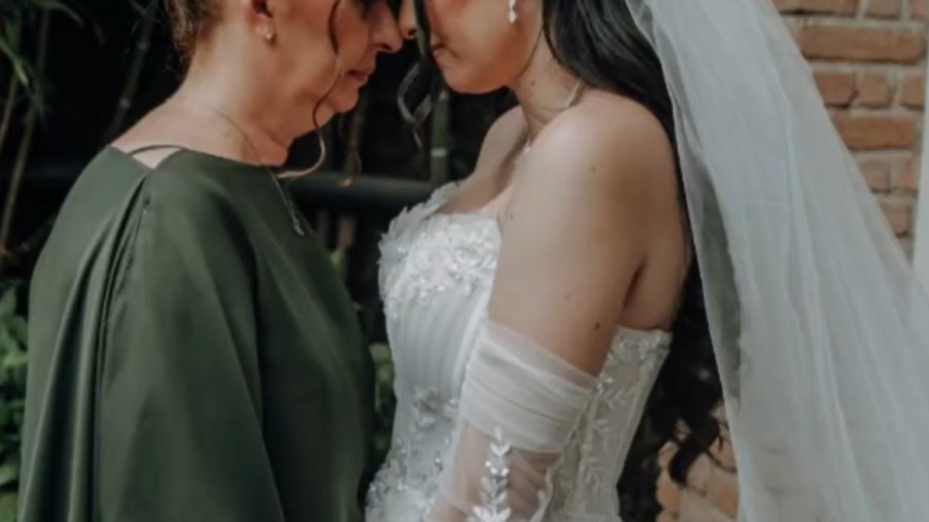 Instagram/Divulgação: Natalia e mãe em fotos do casamento