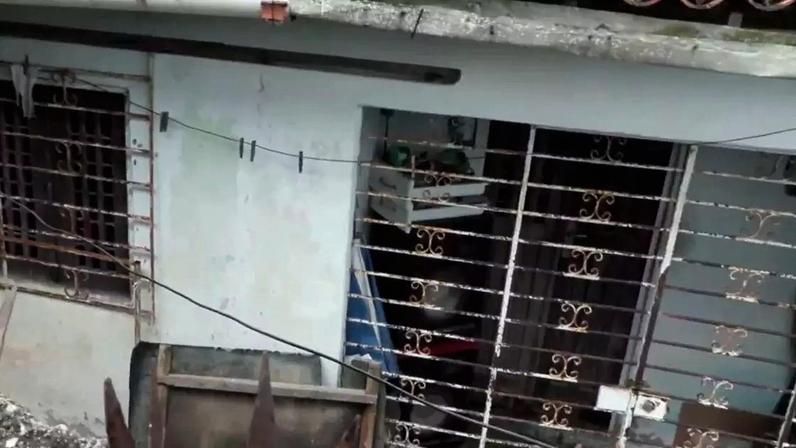 O corpo do homem de 69 anos foi encontrado por vizinhos.