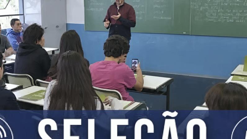 Professor em sala de aula.