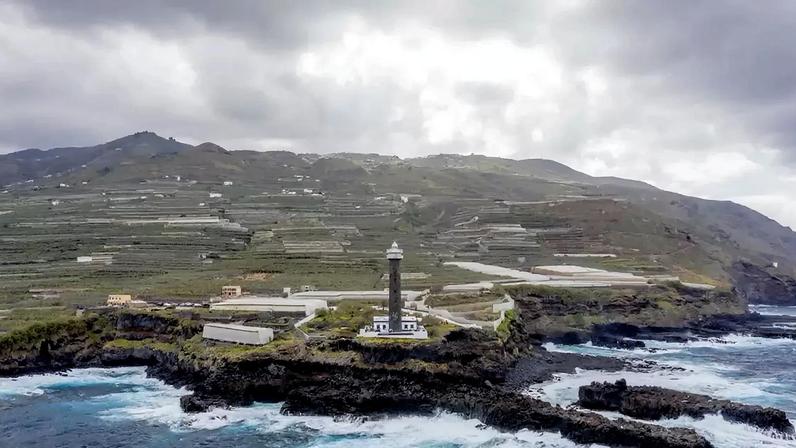 Farol de 150 anos se transforma em hotel de luxo com vista para o oceano