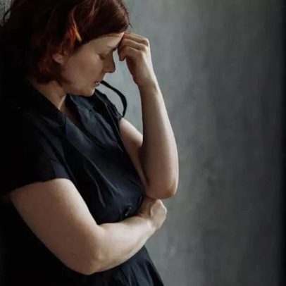 Por que algumas mulheres parecem carregar traumas por mais tempo