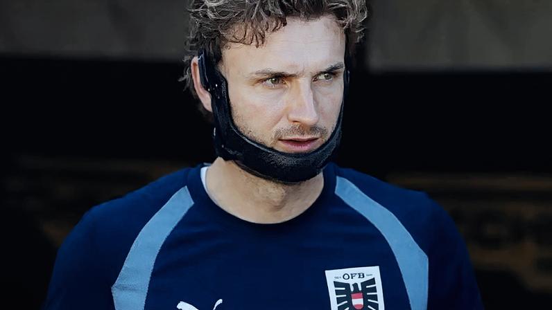 Stefan Posch em ação pela seleção austríaca diante da Jordânia –