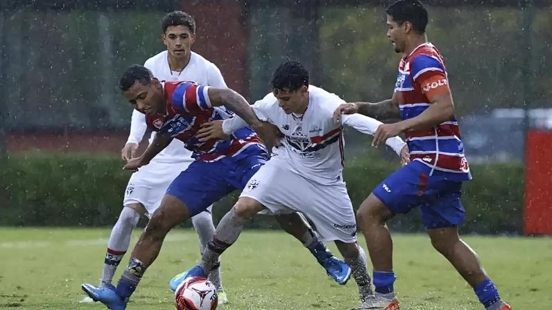 São Paulo venceu e se mantém na elite –