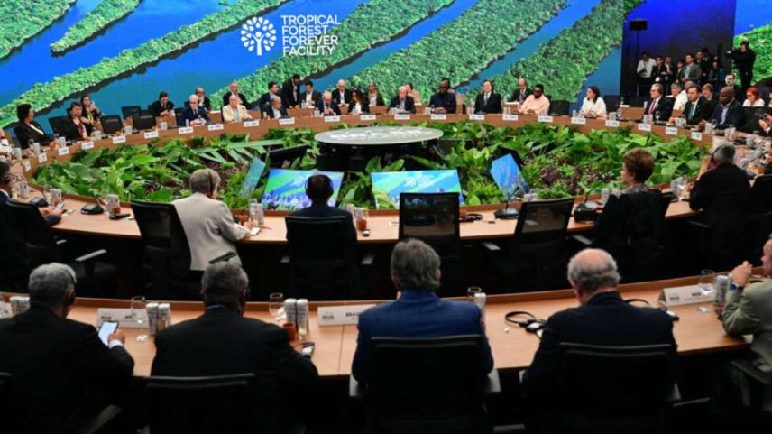 Vista geral da Mesa Redonda de Líderes durante o lançamento do Fundo “Tropical Forest Forever” (TFFF) no âmbito da Conferência das Nações Unidas sobre Mudanças Climáticas (COP30), em Belém, no estado do Pará, Brasil, em 6 de novembro de 2025.