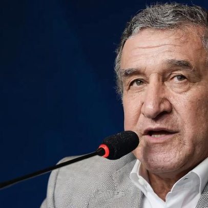 Carlos Alberto Parreira tem melhora, mas segue com suporte respiratório
