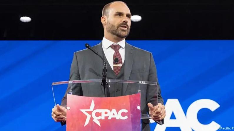 Eduardo Bolsonaro está nos EUA desde o ano passado