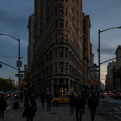 Torre triangular de ferro de 87 m e 22 andares, marco de Nova York