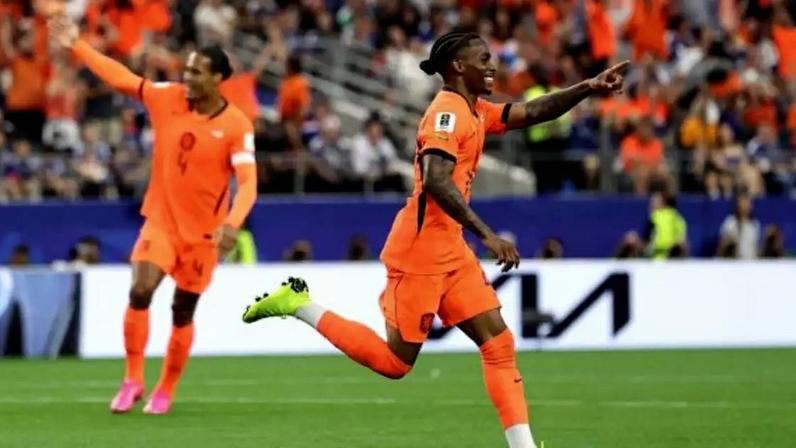 Summerville teve uma boa atuação no empate da Holanda –