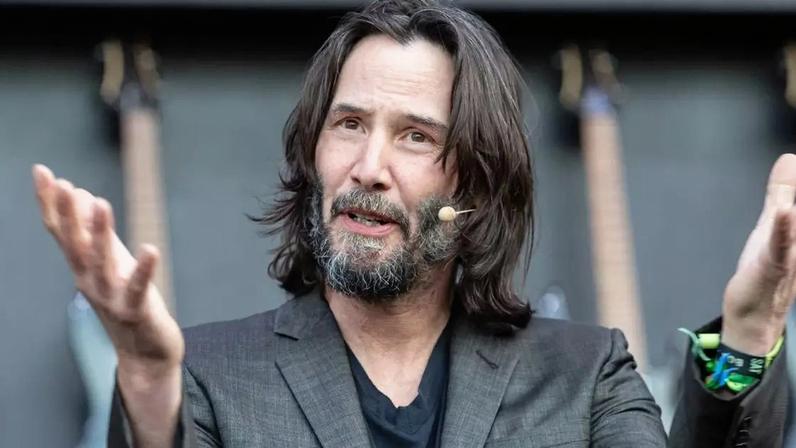 Keanu Reeves, famoso ator de Hollywood, sobre o sucesso: 'Dinheiro não significa nada para mim. Ganhei muito dinheiro, mas quero aproveitar a vida e não me estressar aumentando minha conta bancária'.
