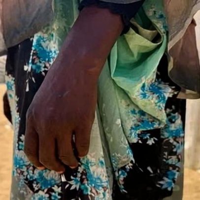 Professora negocia estupro em grupo para proteger a filha; crimes de guerra exigem apuração