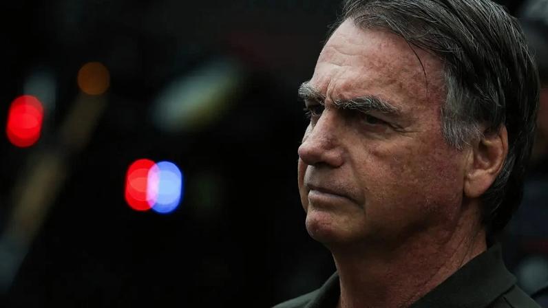 Ex-presidente Bolsonaro, em prisão domiciliar, ainda vai ser julgado pelo STM (Fabio Rodrigues-Pozzebom/Agência Brasil)