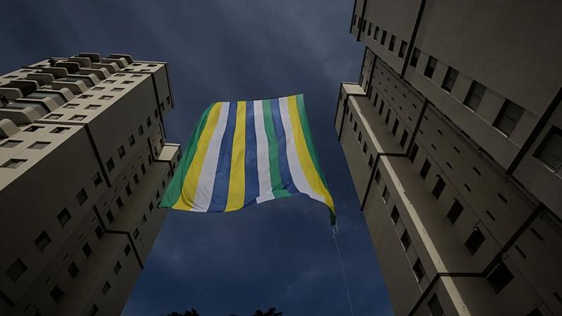 Residencial Aeroporto, em SP; condôminos afirmam que se aproximaram com a decoração coletiva e festas da Copa do Mundo proporcionadas pelos prédios.