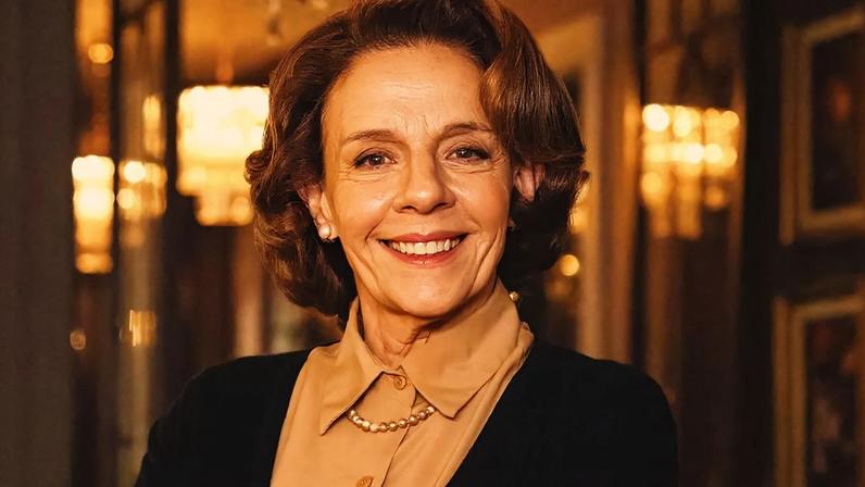 Diná (Rosi Campos) vai receber neto na segunda fase de 'Quem ama cuida'.