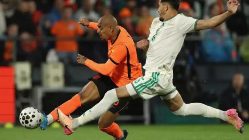 Anis Hadj Moussa comemora o gol marcado sobre a Holanda –