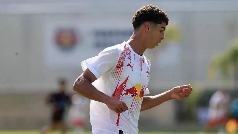 Arthur Diniz, jogador do time sub-17 do Red Bull Bragantino.