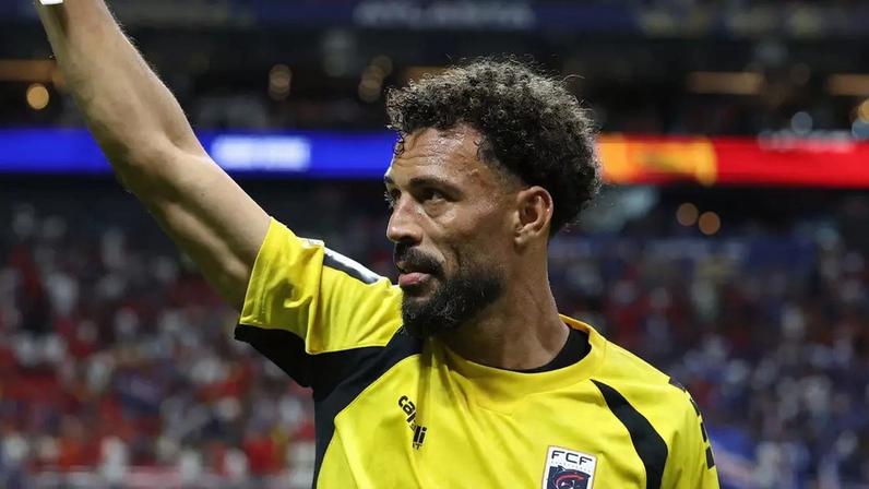 Goleiro Vozinha, de Cabo Verde, em ação contra a Espanha pela Copa do Mundo