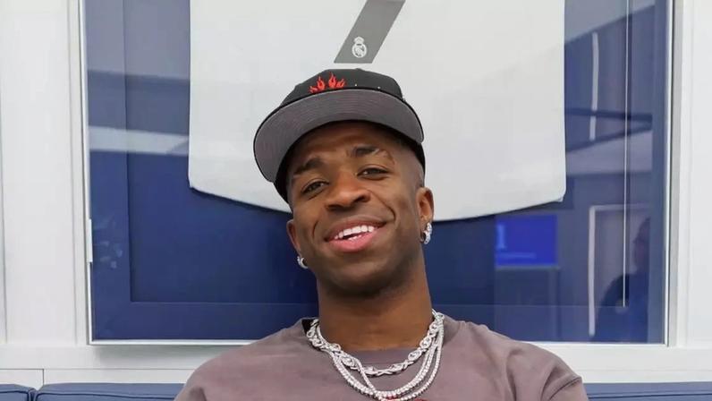 A mansão de Vinicius Jr. em Madri conta com piscinas, sala de cinema, academia e espaços dedicados ao lazer