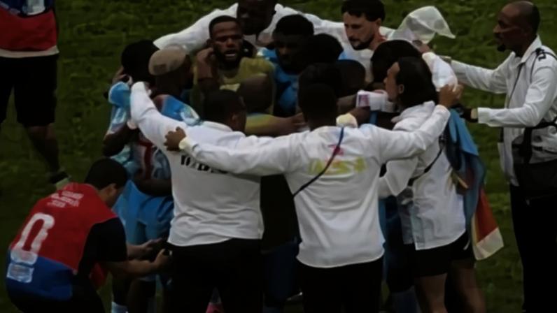 Os jogadores do Congo demonstraram sua fé em campo. (Foto: Reprodução/Instagram/Ballers In God).