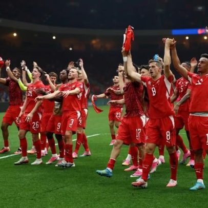 Suíça vence Canadá e avança invicta no Grupo B da Copa do Mundo