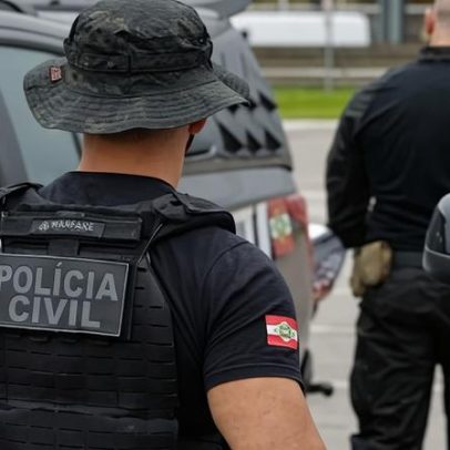 Mulher brasileira de 38 anos é acusada de fraudes por fingir ser criança