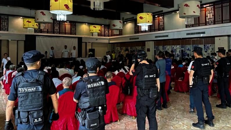 Após a invasão policial de um culto, líderes, fiéis e crianças são detidos em Sichuan, na China. (Foto: ChinaAid)