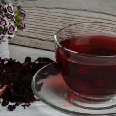 Efeitos do chá de hibisco consumido diariamente no corpo