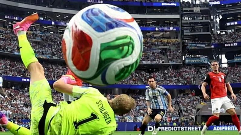 Messi alcança marca histórica de artilharia e fica isolado no topo