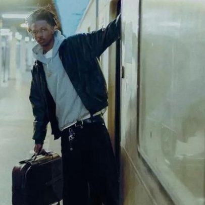 FYE lança Longe de Casa, álbum que marca saída da zona de conforto