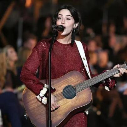 Gracie Abrams divulga lista de faixas de Daughter From Hell