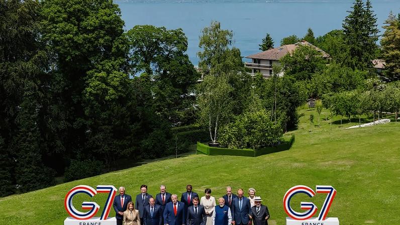 Foto de família de líderes do G7 ampliado em Évian, na França. (16/06/2026)
