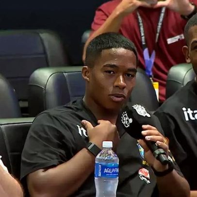 Endrick e Rayan atuam como repórteres na primeira coletiva da seleção nos EUA