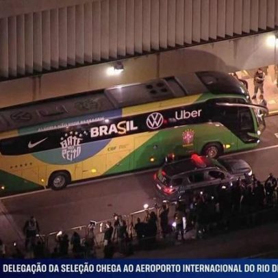 Ônibus da Seleção chega ao Galeão, no Rio de Janeiro