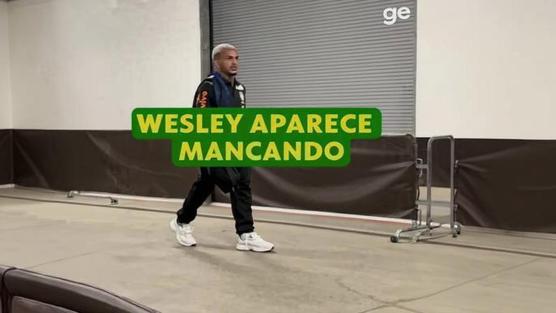 Wesley deixa o estádio mancando após Brasil x Egito