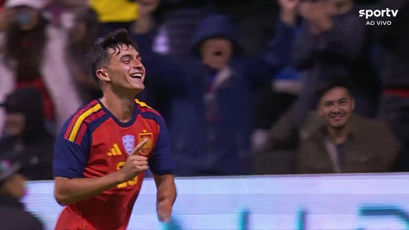 Pedri amplia a vantagem da Espanha aos 30 do 1º tempo