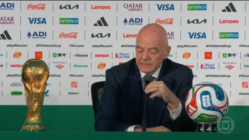 Gianni Infantino tem percorrido grande distância para acompanhar jogos na Copa in loco — Foto: Infoesporte
