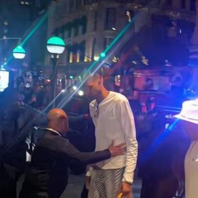 Torcedores dos Knicks atiram objetos em Wembanyama após virada contra os Spurs