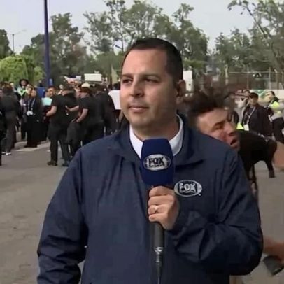 Mexicanos trocam socos atrás de repórter e interrompem transmissão ao vivo