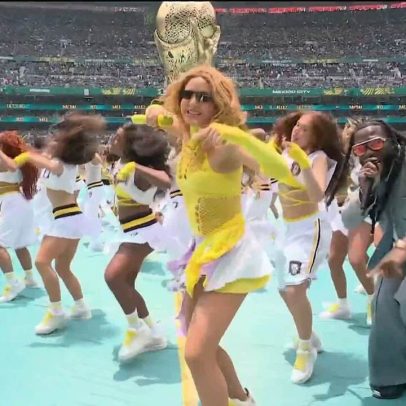 Dunga viraliza ao dançar música de Shakira na TV mexicana durante a Copa