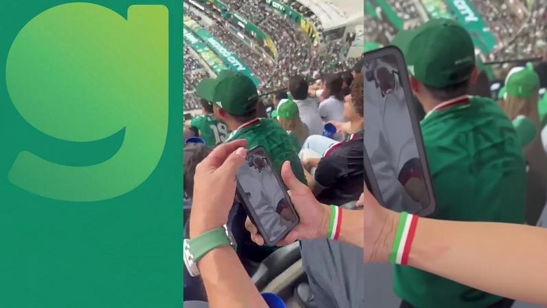 Torcedor leva bebida em celular falso para jogo da Copa do Mundo no México — Foto: Reprodução