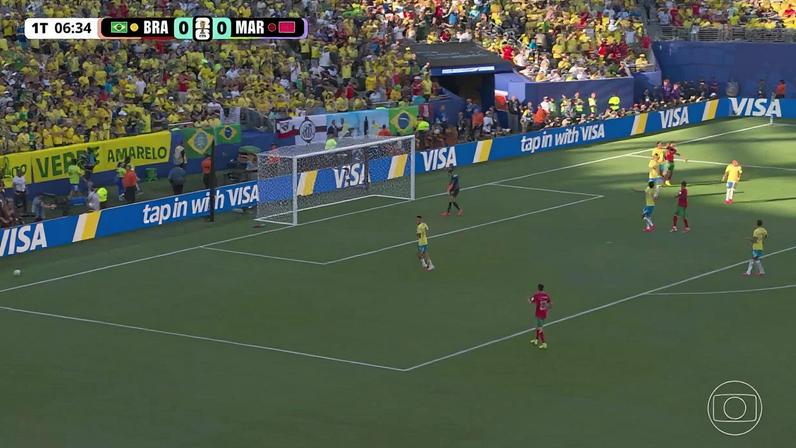 Hakimi chuta para fora aos 6 minutos do 1º tempo contra o Brasil