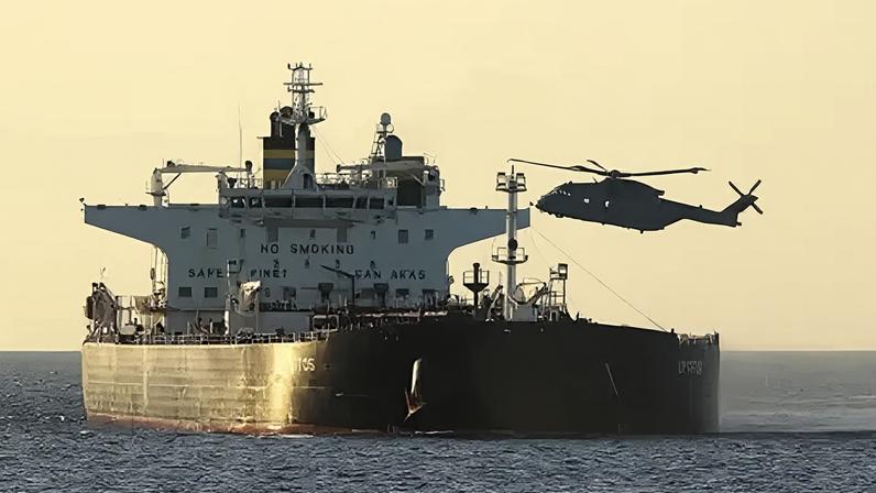 Capitão do cargueiro da frota sombra russa interceptado no Canal acusado