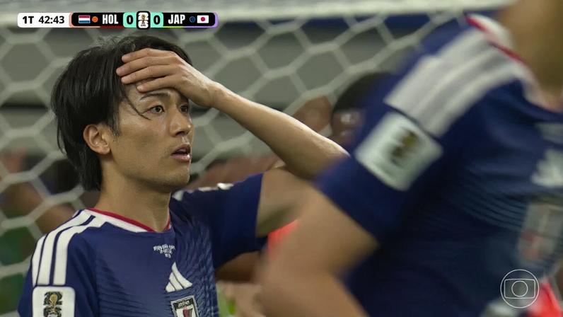 Nakamura chuta da área aos 42' do 1º tempo e não acerta contra a Holanda