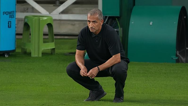 Sabri Lamouchi, técnico da Tunísia, em derrota para Suécia na Copa do Mundo