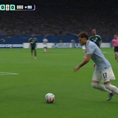 Chute de fora da área aos 4 min do 1º tempo é defendido por Maximiliano Araújo